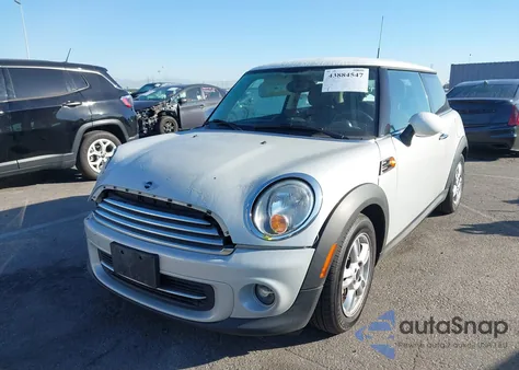 2013 Mini Hardtop Cooper z USA, uszkodzony, nr VIN WMWSU3C55DT689668
